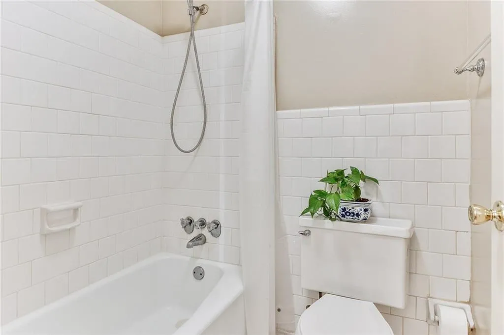 6520 Roswell Road Unit 47, Sandy Springs, Georgia 30328, 3 Bedrooms Bedrooms, ,2 BathroomsBathrooms,Residential,Sold,6520 Roswell Road Unit 47,6037760
