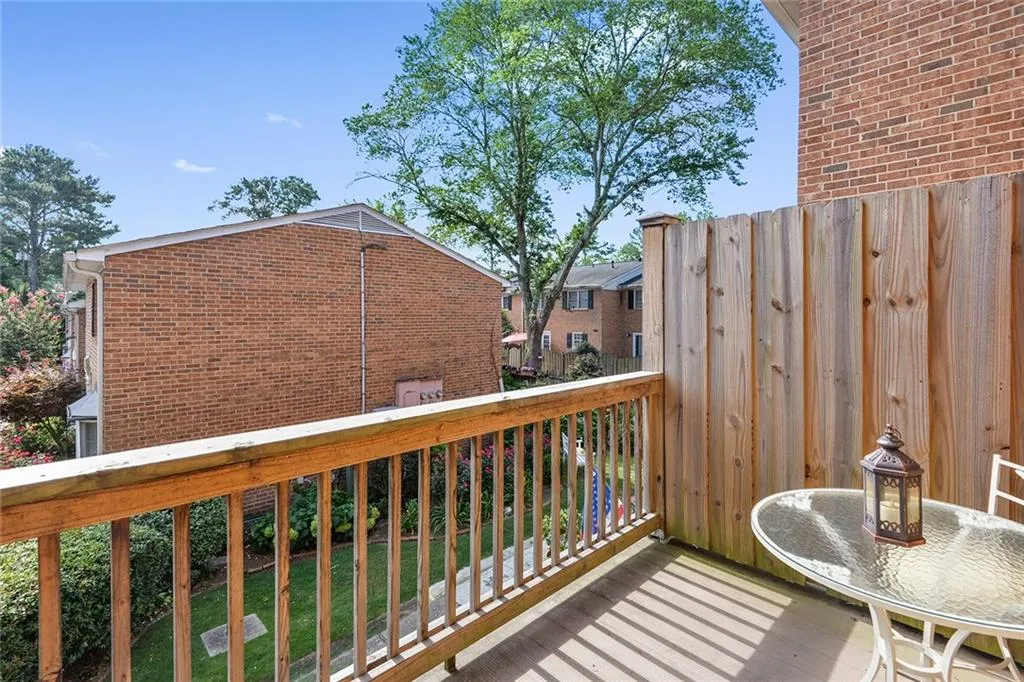 6520 Roswell Road Unit 47, Sandy Springs, Georgia 30328, 3 Bedrooms Bedrooms, ,2 BathroomsBathrooms,Residential,Sold,6520 Roswell Road Unit 47,6037760