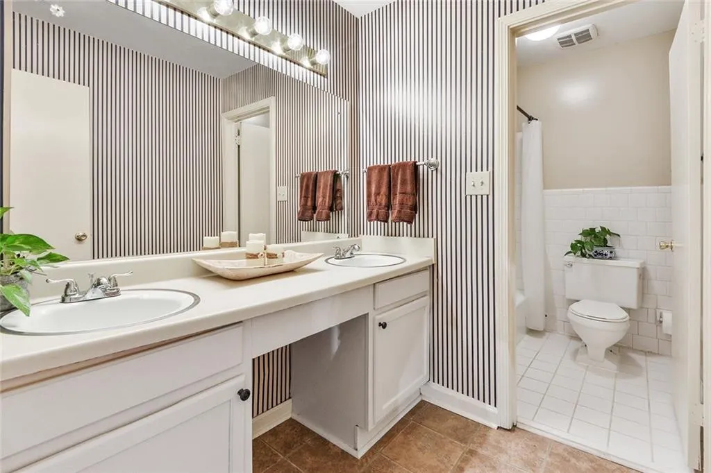 6520 Roswell Road Unit 47, Sandy Springs, Georgia 30328, 3 Bedrooms Bedrooms, ,2 BathroomsBathrooms,Residential,Sold,6520 Roswell Road Unit 47,6037760