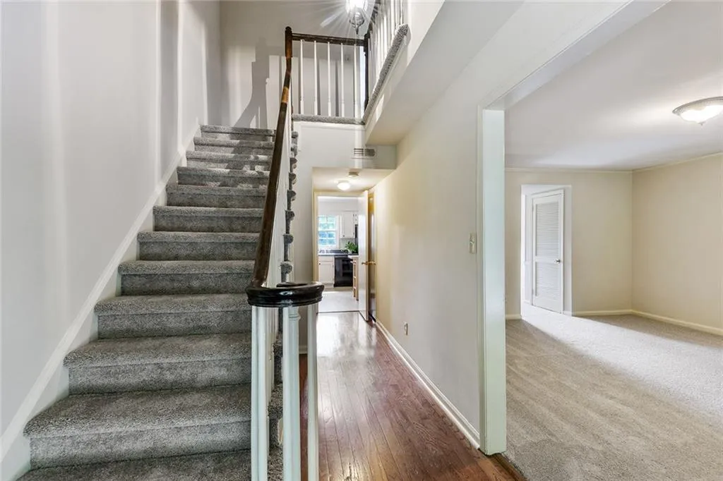 6520 Roswell Road Unit 47, Sandy Springs, Georgia 30328, 3 Bedrooms Bedrooms, ,2 BathroomsBathrooms,Residential,Sold,6520 Roswell Road Unit 47,6037760