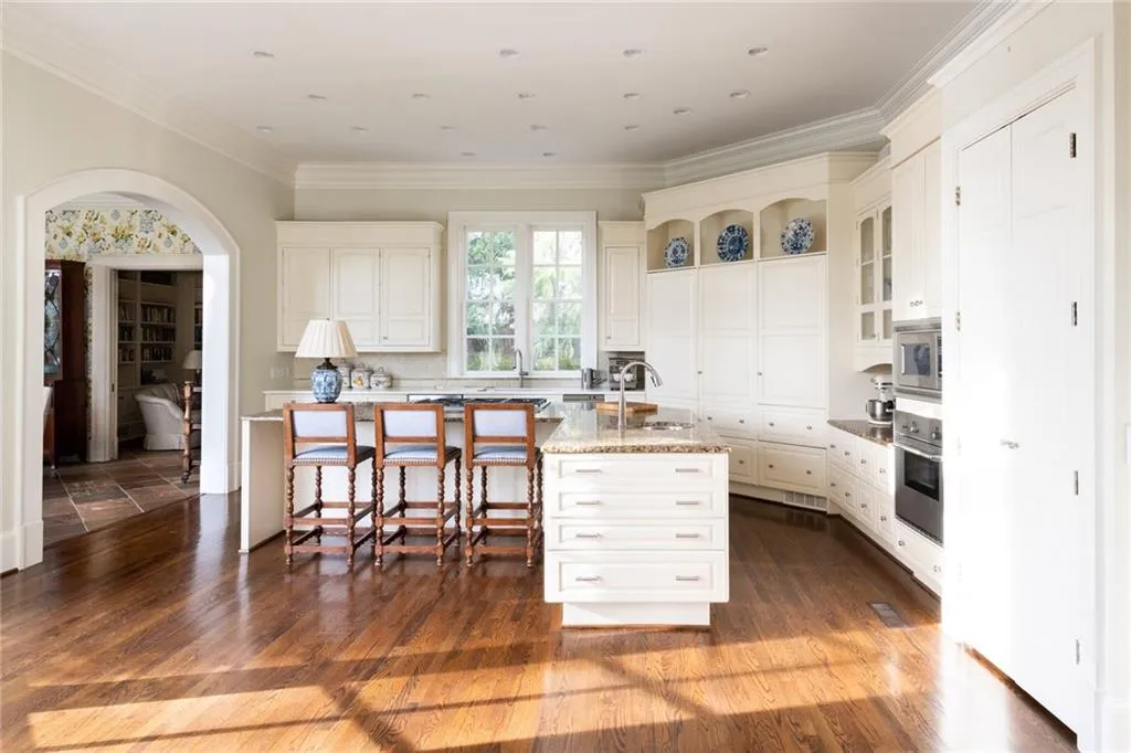 5050 Jett Forest Trail, Sandy Springs, Georgia 30327, 7 Bedrooms Bedrooms, ,5 BathroomsBathrooms,Residential,Sold,5050 Jett Forest Trail,6804442