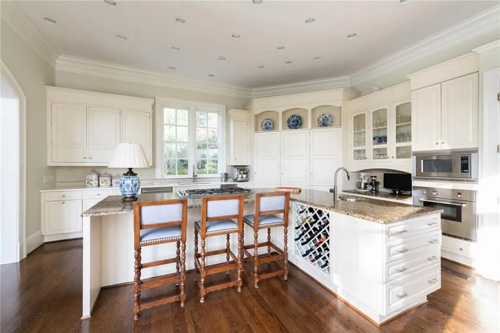 5050 Jett Forest Trail, Sandy Springs, Georgia 30327, 7 Bedrooms Bedrooms, ,5 BathroomsBathrooms,Residential,Sold,5050 Jett Forest Trail,6804442