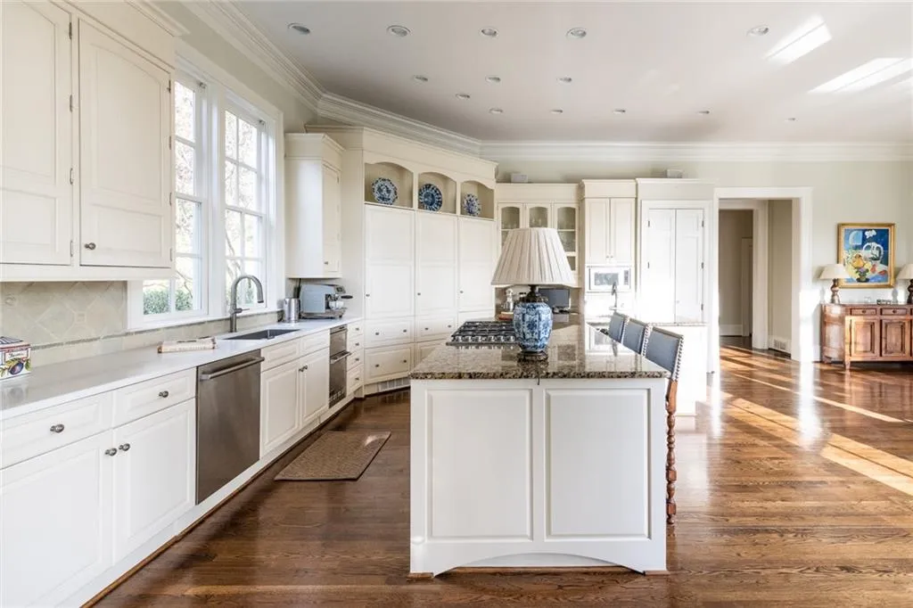 5050 Jett Forest Trail, Sandy Springs, Georgia 30327, 7 Bedrooms Bedrooms, ,5 BathroomsBathrooms,Residential,Sold,5050 Jett Forest Trail,6804442