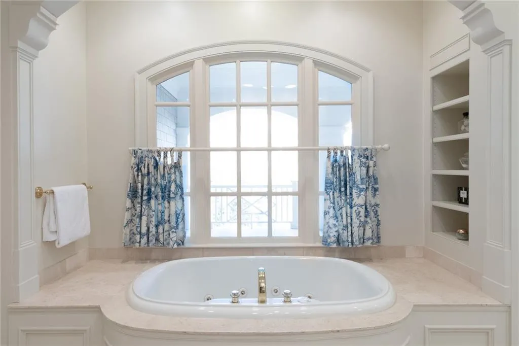 5050 Jett Forest Trail, Sandy Springs, Georgia 30327, 7 Bedrooms Bedrooms, ,5 BathroomsBathrooms,Residential,Sold,5050 Jett Forest Trail,6804442
