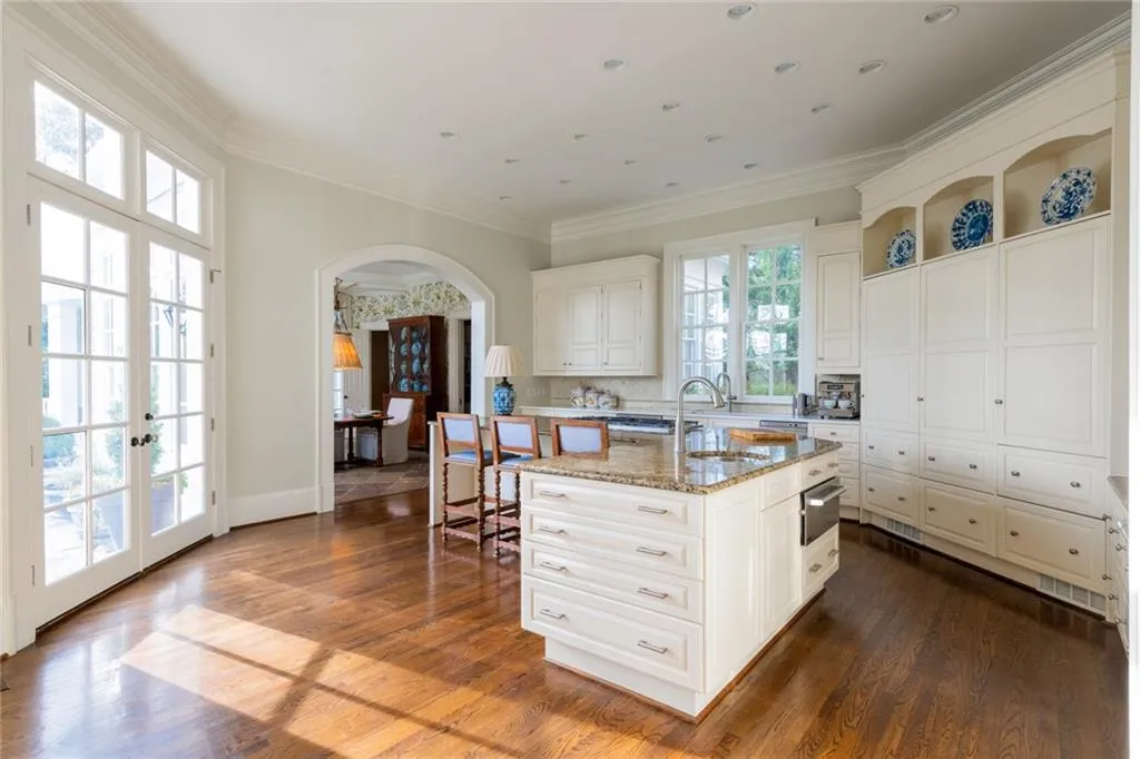 5050 Jett Forest Trail, Sandy Springs, Georgia 30327, 7 Bedrooms Bedrooms, ,5 BathroomsBathrooms,Residential,Sold,5050 Jett Forest Trail,6804442