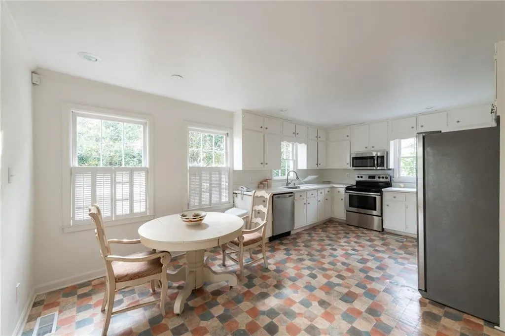 5050 Jett Forest Trail, Sandy Springs, Georgia 30327, 7 Bedrooms Bedrooms, ,5 BathroomsBathrooms,Residential,Sold,5050 Jett Forest Trail,6804442