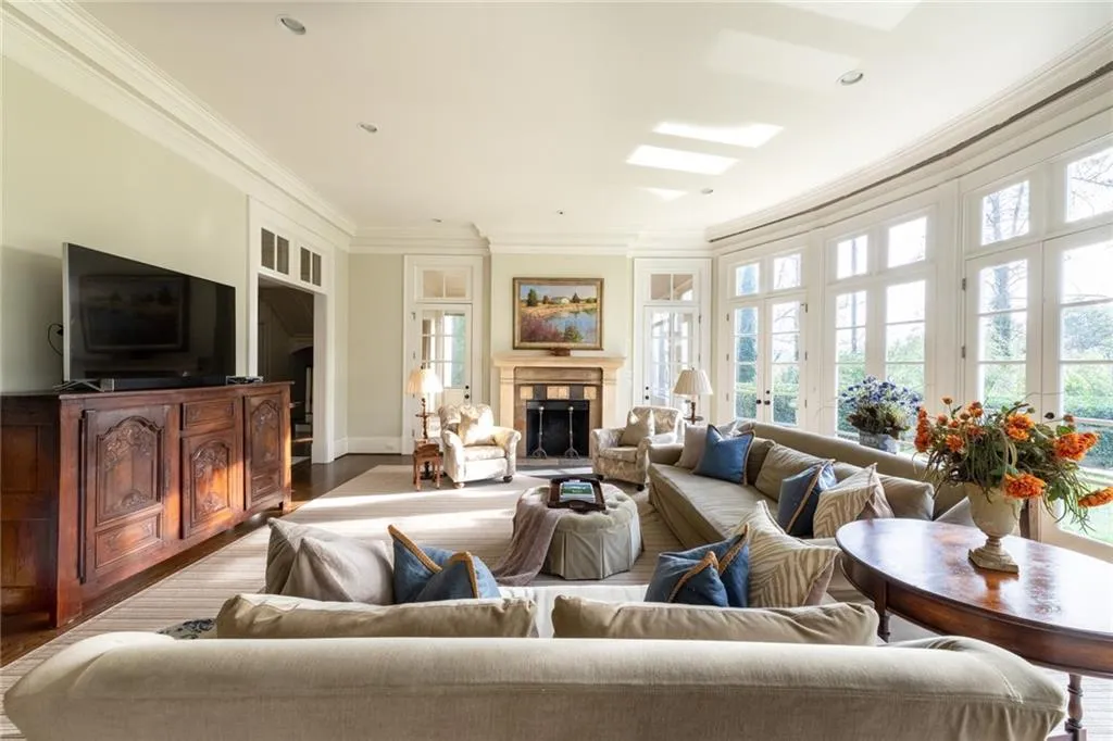 5050 Jett Forest Trail, Sandy Springs, Georgia 30327, 7 Bedrooms Bedrooms, ,5 BathroomsBathrooms,Residential,Sold,5050 Jett Forest Trail,6804442