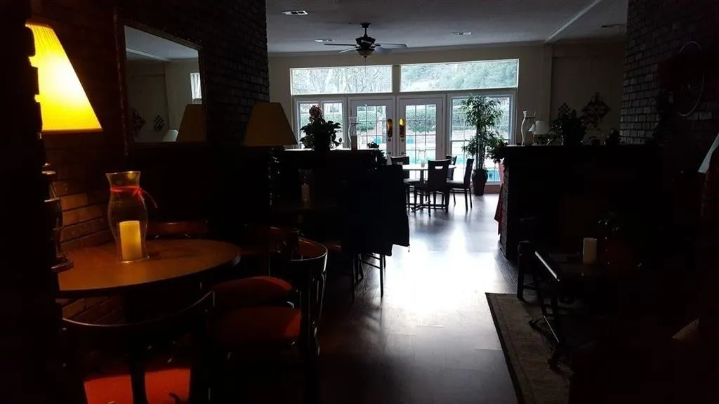 6700 Roswell Road Unit 23a, Sandy Springs, Georgia 30328, 2 Bedrooms Bedrooms, ,1 BathroomBathrooms,Residential,Sold,6700 Roswell Road Unit 23a,6638373