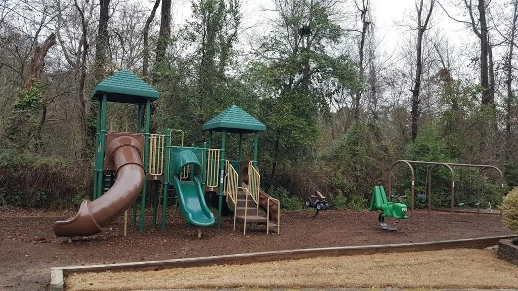 6700 Roswell Road Unit 23a, Sandy Springs, Georgia 30328, 2 Bedrooms Bedrooms, ,1 BathroomBathrooms,Residential,Sold,6700 Roswell Road Unit 23a,6638373