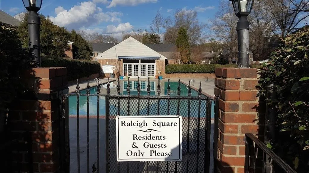 6700 Roswell Road Unit 23a, Sandy Springs, Georgia 30328, 2 Bedrooms Bedrooms, ,1 BathroomBathrooms,Residential,Sold,6700 Roswell Road Unit 23a,6638373