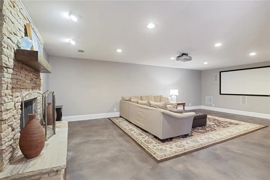 7720 N Spalding Lake Drive, Atlanta, Georgia 30350, 4 Bedrooms Bedrooms, ,4 BathroomsBathrooms,Residential,Sold,7720 N Spalding Lake Drive,6861803
