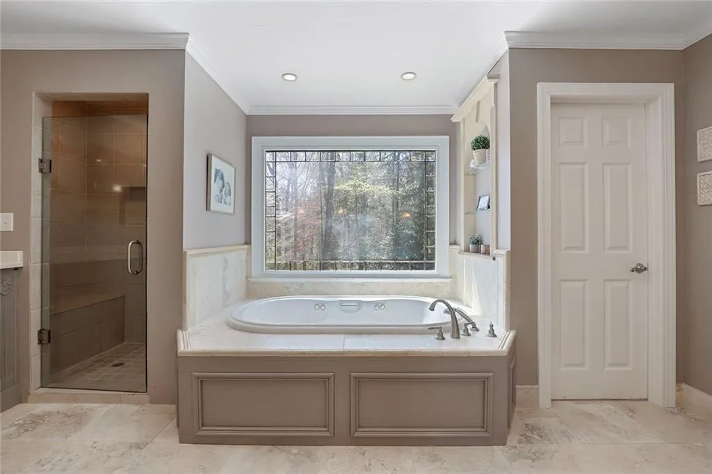 7720 N Spalding Lake Drive, Atlanta, Georgia 30350, 4 Bedrooms Bedrooms, ,4 BathroomsBathrooms,Residential,Sold,7720 N Spalding Lake Drive,6861803