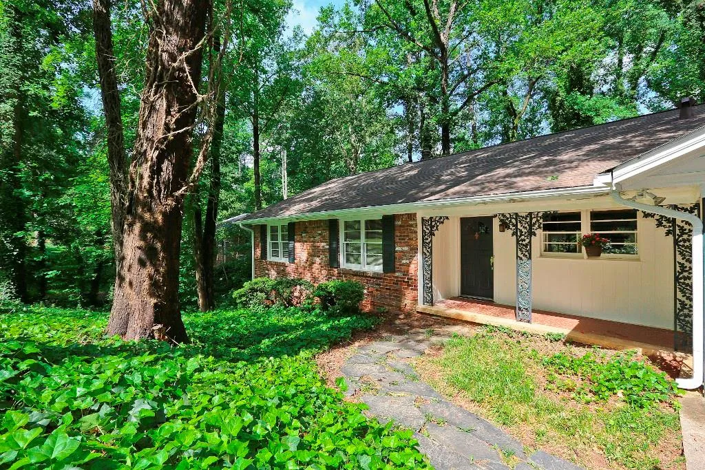 6670 Castleton Drive, Atlanta, Georgia 30328, 3 Bedrooms Bedrooms, ,2 BathroomsBathrooms,Residential,Sold,6670 Castleton Drive,5517000
