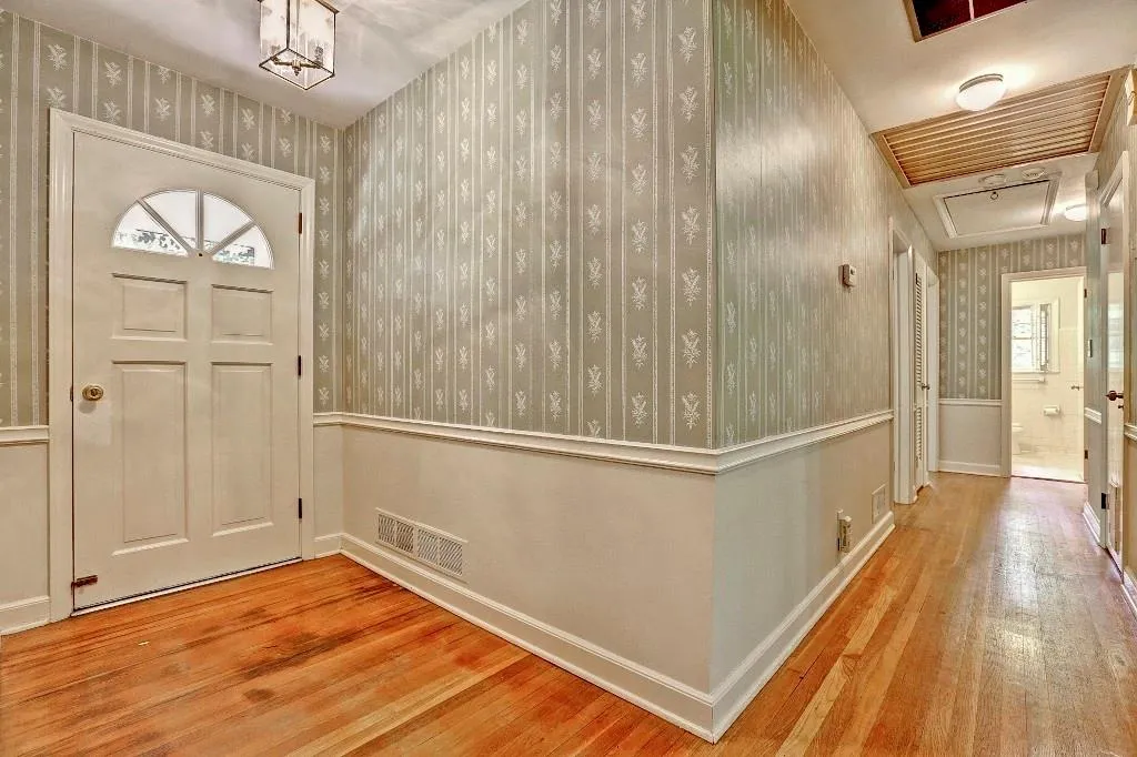6670 Castleton Drive, Atlanta, Georgia 30328, 3 Bedrooms Bedrooms, ,2 BathroomsBathrooms,Residential,Sold,6670 Castleton Drive,5517000