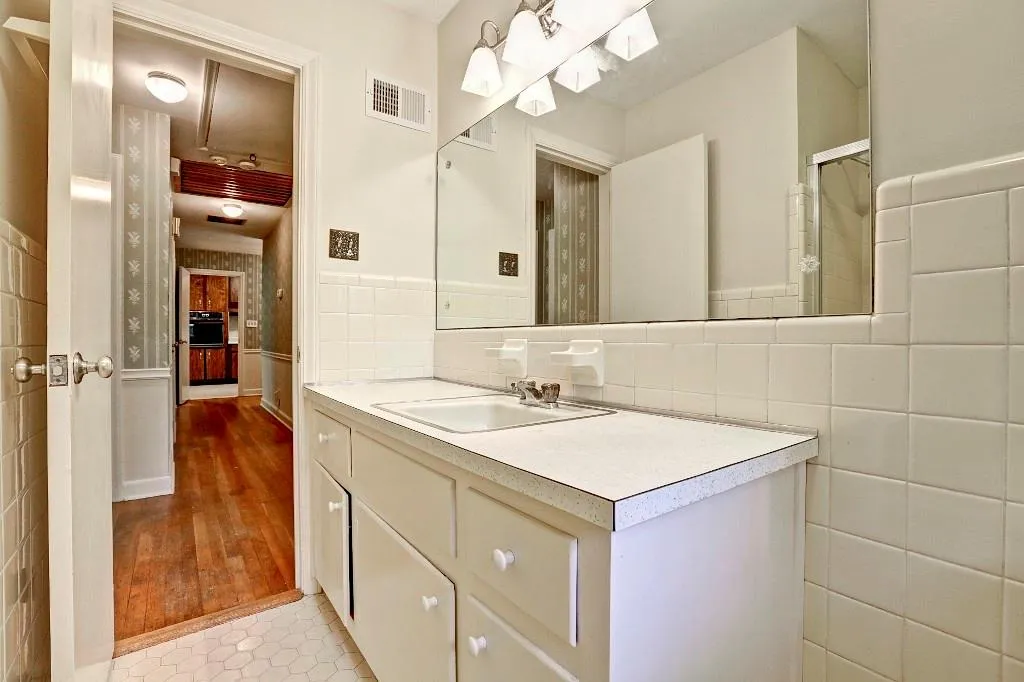 6670 Castleton Drive, Atlanta, Georgia 30328, 3 Bedrooms Bedrooms, ,2 BathroomsBathrooms,Residential,Sold,6670 Castleton Drive,5517000