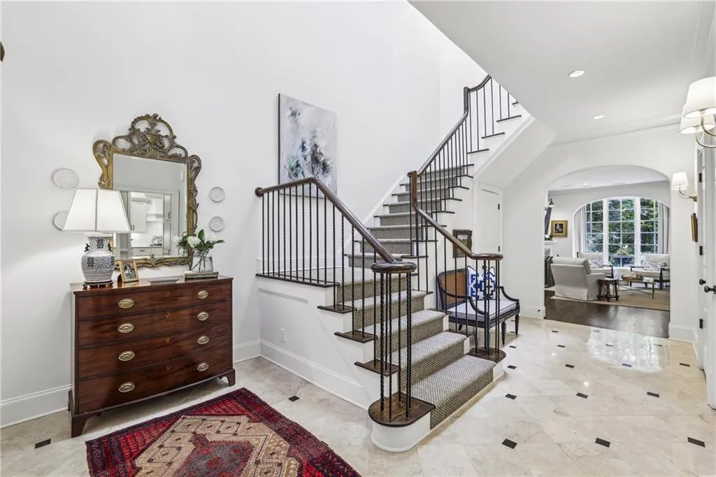 63 W Wieuca Road Ne Unit 5, Atlanta, Georgia 30342, 3 Bedrooms Bedrooms, ,2 BathroomsBathrooms,Residential,For Sale,63 W Wieuca Road Ne Unit 5,7610398