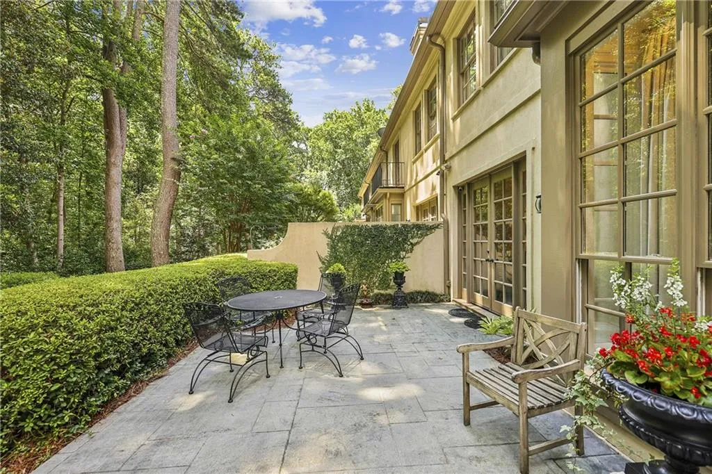 63 W Wieuca Road Ne Unit 5, Atlanta, Georgia 30342, 3 Bedrooms Bedrooms, ,2 BathroomsBathrooms,Residential,For Sale,63 W Wieuca Road Ne Unit 5,7610398