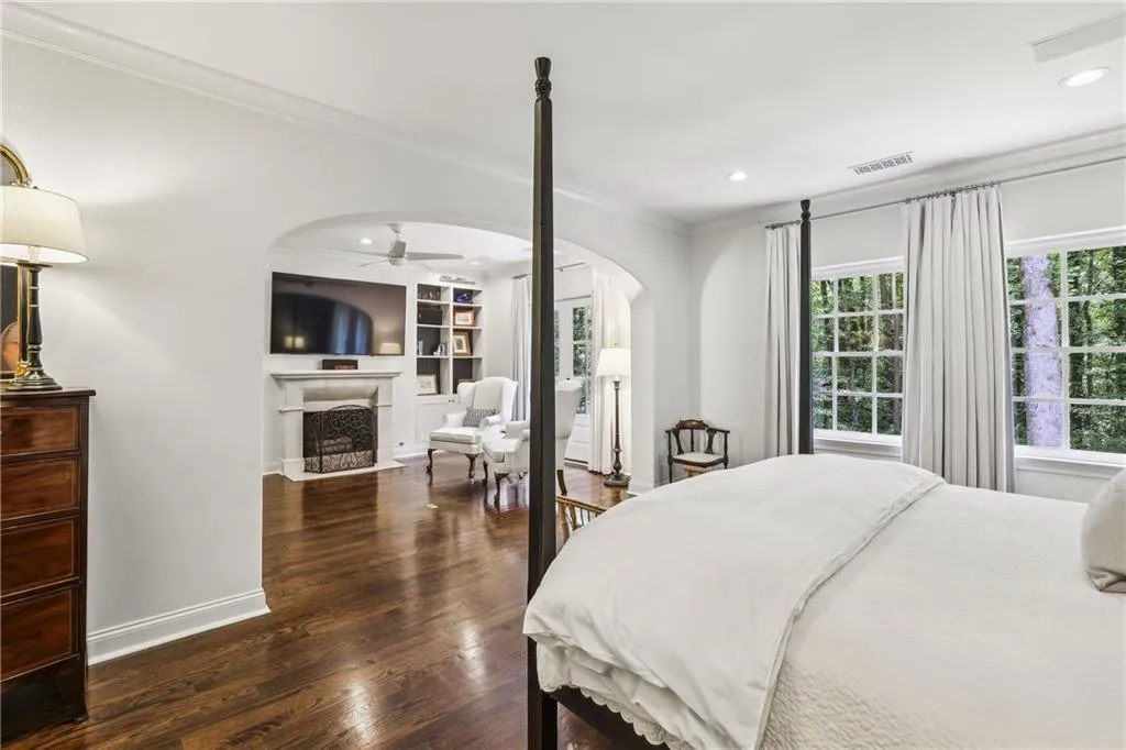 63 W Wieuca Road Ne Unit 5, Atlanta, Georgia 30342, 3 Bedrooms Bedrooms, ,2 BathroomsBathrooms,Residential,For Sale,63 W Wieuca Road Ne Unit 5,7610398
