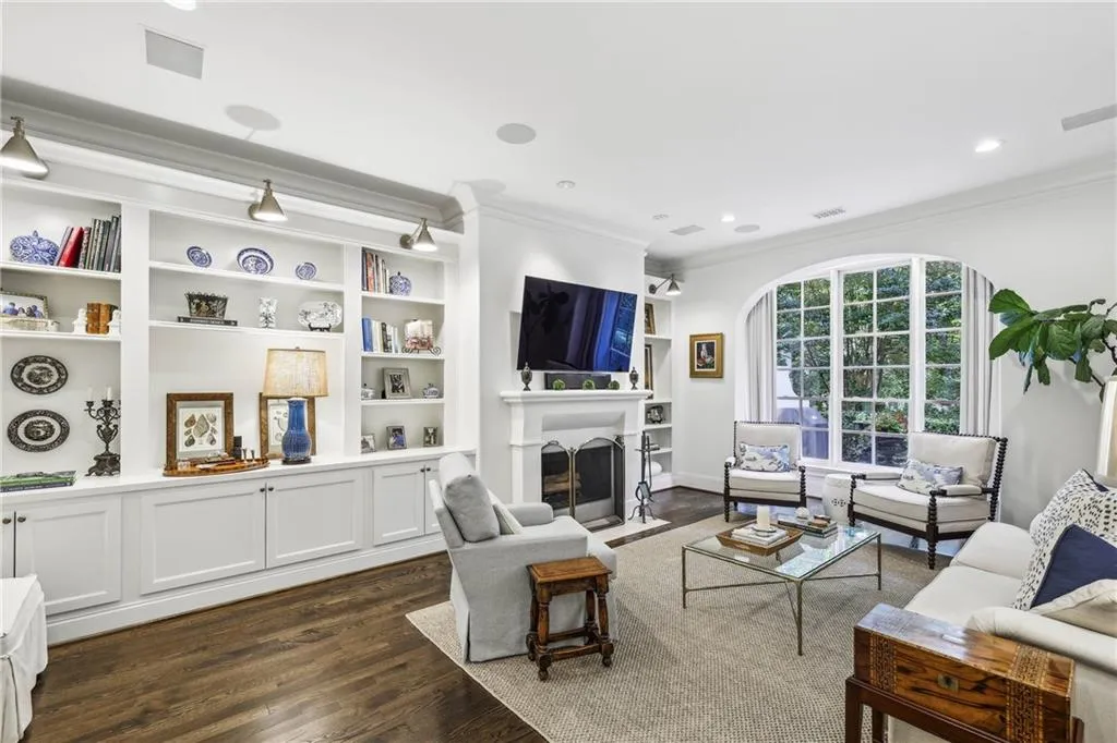 63 W Wieuca Road Ne Unit 5, Atlanta, Georgia 30342, 3 Bedrooms Bedrooms, ,2 BathroomsBathrooms,Residential,For Sale,63 W Wieuca Road Ne Unit 5,7610398