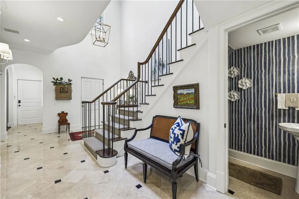 63 W Wieuca Road Ne Unit 5, Atlanta, Georgia 30342, 3 Bedrooms Bedrooms, ,2 BathroomsBathrooms,Residential,For Sale,63 W Wieuca Road Ne Unit 5,7610398