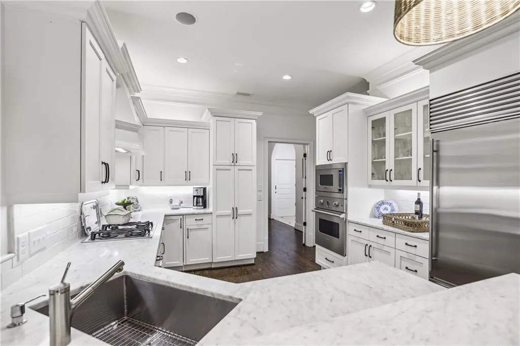 63 W Wieuca Road Ne Unit 5, Atlanta, Georgia 30342, 3 Bedrooms Bedrooms, ,2 BathroomsBathrooms,Residential,For Sale,63 W Wieuca Road Ne Unit 5,7610398