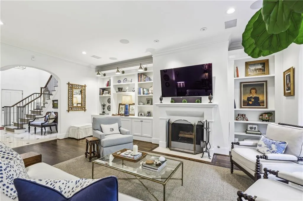 63 W Wieuca Road Ne Unit 5, Atlanta, Georgia 30342, 3 Bedrooms Bedrooms, ,2 BathroomsBathrooms,Residential,For Sale,63 W Wieuca Road Ne Unit 5,7610398