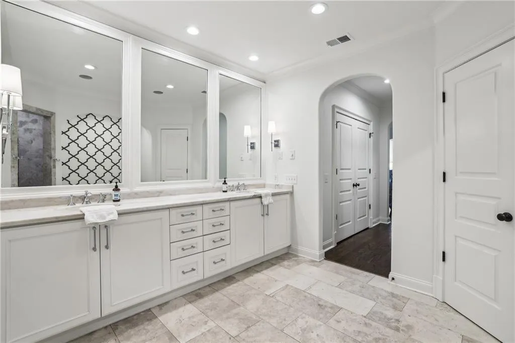 63 W Wieuca Road Ne Unit 5, Atlanta, Georgia 30342, 3 Bedrooms Bedrooms, ,2 BathroomsBathrooms,Residential,For Sale,63 W Wieuca Road Ne Unit 5,7610398
