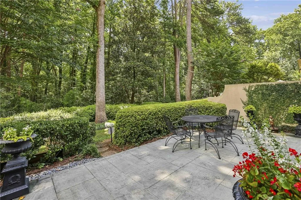 63 W Wieuca Road Ne Unit 5, Atlanta, Georgia 30342, 3 Bedrooms Bedrooms, ,2 BathroomsBathrooms,Residential,For Sale,63 W Wieuca Road Ne Unit 5,7610398