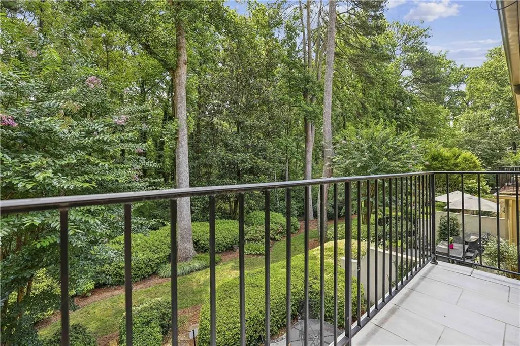 63 W Wieuca Road Ne Unit 5, Atlanta, Georgia 30342, 3 Bedrooms Bedrooms, ,2 BathroomsBathrooms,Residential,For Sale,63 W Wieuca Road Ne Unit 5,7610398