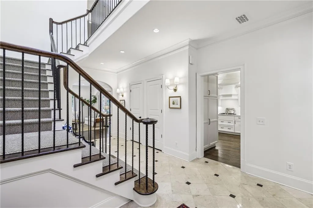 63 W Wieuca Road Ne Unit 5, Atlanta, Georgia 30342, 3 Bedrooms Bedrooms, ,2 BathroomsBathrooms,Residential,For Sale,63 W Wieuca Road Ne Unit 5,7610398