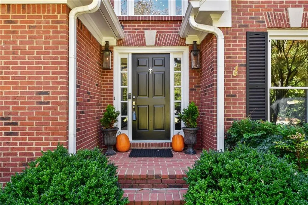 5765 De Claire Court, Sandy Springs, Georgia 30328, 4 Bedrooms Bedrooms, ,4 BathroomsBathrooms,Residential,Sold,5765 De Claire Court,6962942