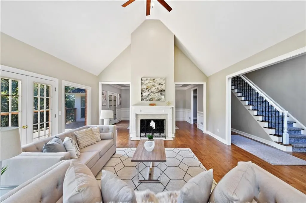 5765 De Claire Court, Sandy Springs, Georgia 30328, 4 Bedrooms Bedrooms, ,4 BathroomsBathrooms,Residential,Sold,5765 De Claire Court,6962942