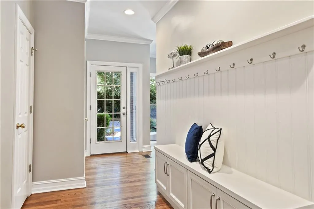 5765 De Claire Court, Sandy Springs, Georgia 30328, 4 Bedrooms Bedrooms, ,4 BathroomsBathrooms,Residential,Sold,5765 De Claire Court,6962942