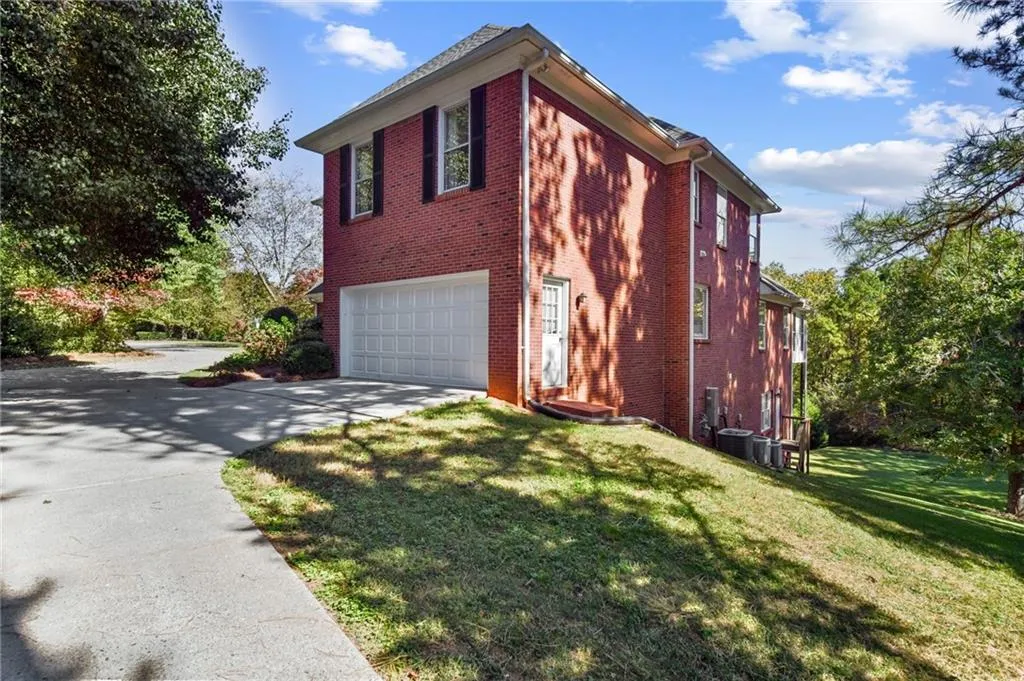 5765 De Claire Court, Sandy Springs, Georgia 30328, 4 Bedrooms Bedrooms, ,4 BathroomsBathrooms,Residential,Sold,5765 De Claire Court,6962942