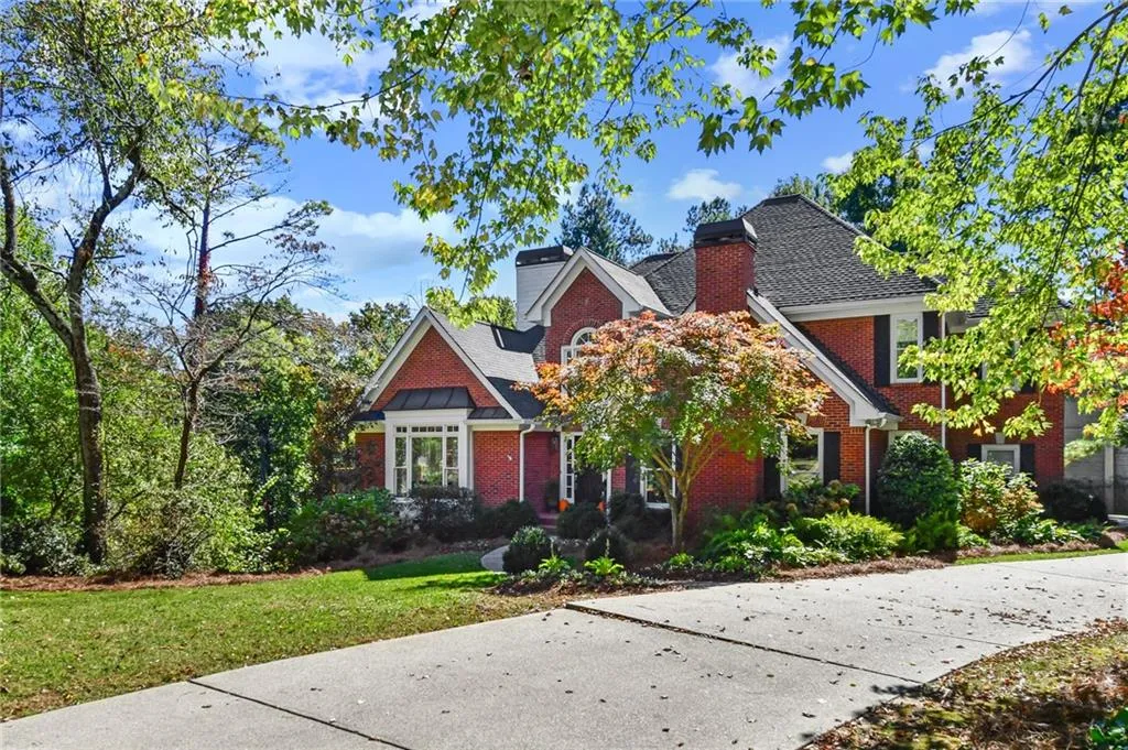 5765 De Claire Court, Sandy Springs, Georgia 30328, 4 Bedrooms Bedrooms, ,4 BathroomsBathrooms,Residential,Sold,5765 De Claire Court,6962942