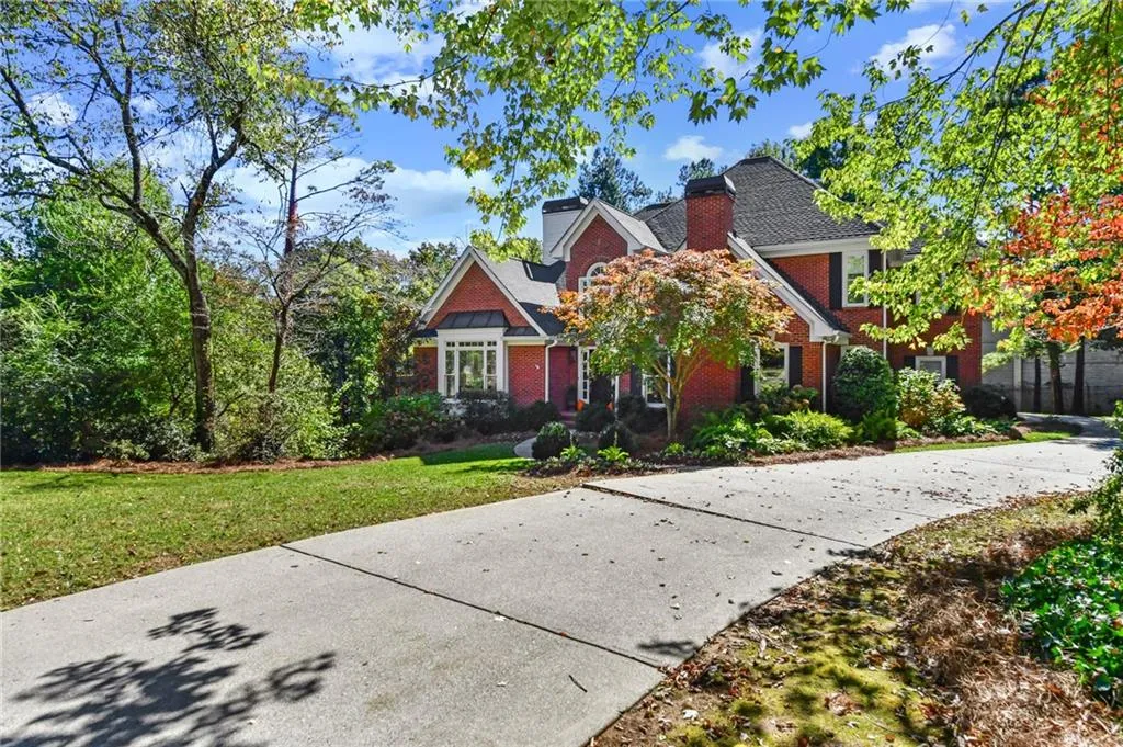 5765 De Claire Court, Sandy Springs, Georgia 30328, 4 Bedrooms Bedrooms, ,4 BathroomsBathrooms,Residential,Sold,5765 De Claire Court,6962942