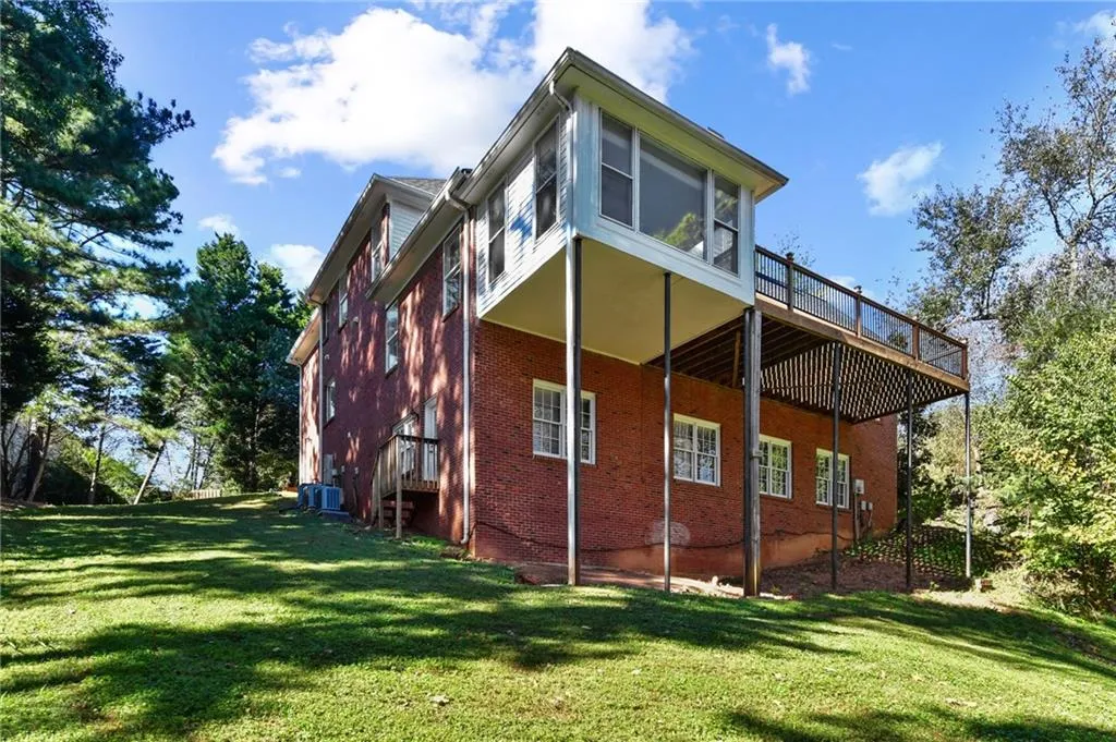 5765 De Claire Court, Sandy Springs, Georgia 30328, 4 Bedrooms Bedrooms, ,4 BathroomsBathrooms,Residential,Sold,5765 De Claire Court,6962942