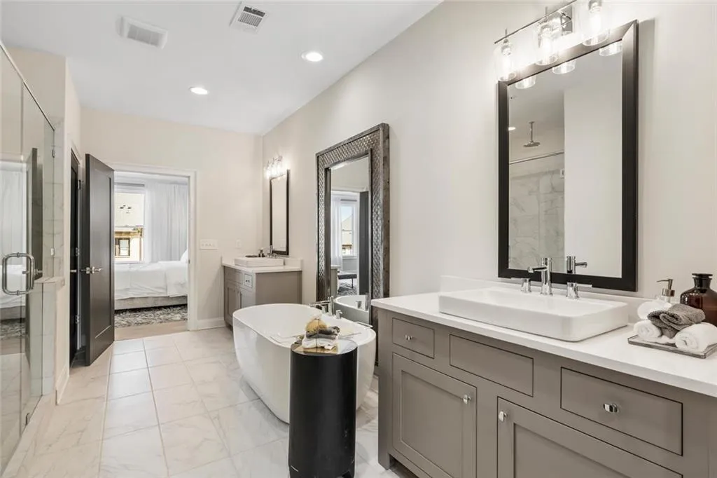 6611 Aria Boulevard Unit 122, Sandy Springs, Georgia 30328, 3 Bedrooms Bedrooms, ,4 BathroomsBathrooms,Residential,Sold,6611 Aria Boulevard Unit 122,6710580