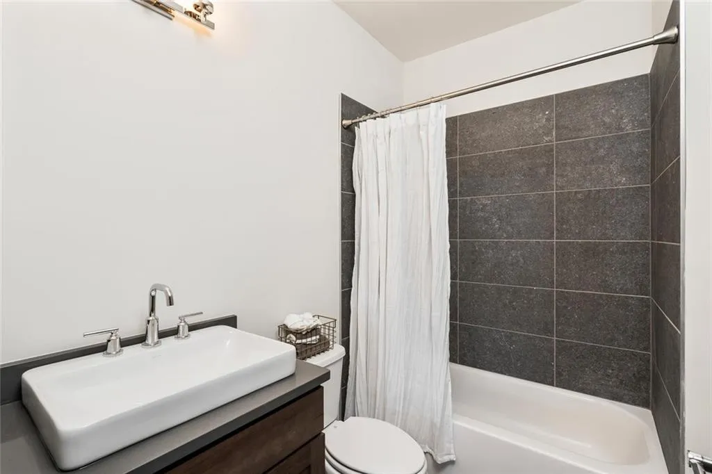 6611 Aria Boulevard Unit 122, Sandy Springs, Georgia 30328, 3 Bedrooms Bedrooms, ,4 BathroomsBathrooms,Residential,Sold,6611 Aria Boulevard Unit 122,6710580