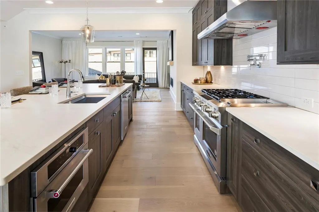 6611 Aria Boulevard Unit 122, Sandy Springs, Georgia 30328, 3 Bedrooms Bedrooms, ,4 BathroomsBathrooms,Residential,Sold,6611 Aria Boulevard Unit 122,6710580