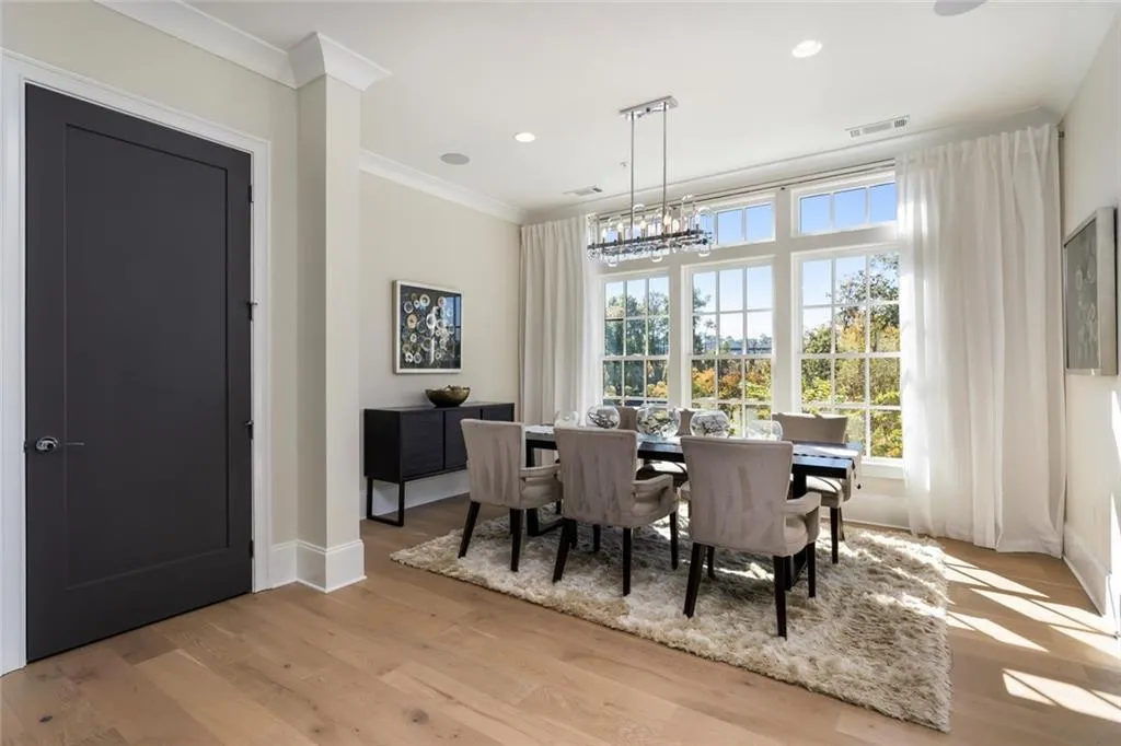 6611 Aria Boulevard Unit 122, Sandy Springs, Georgia 30328, 3 Bedrooms Bedrooms, ,4 BathroomsBathrooms,Residential,Sold,6611 Aria Boulevard Unit 122,6710580