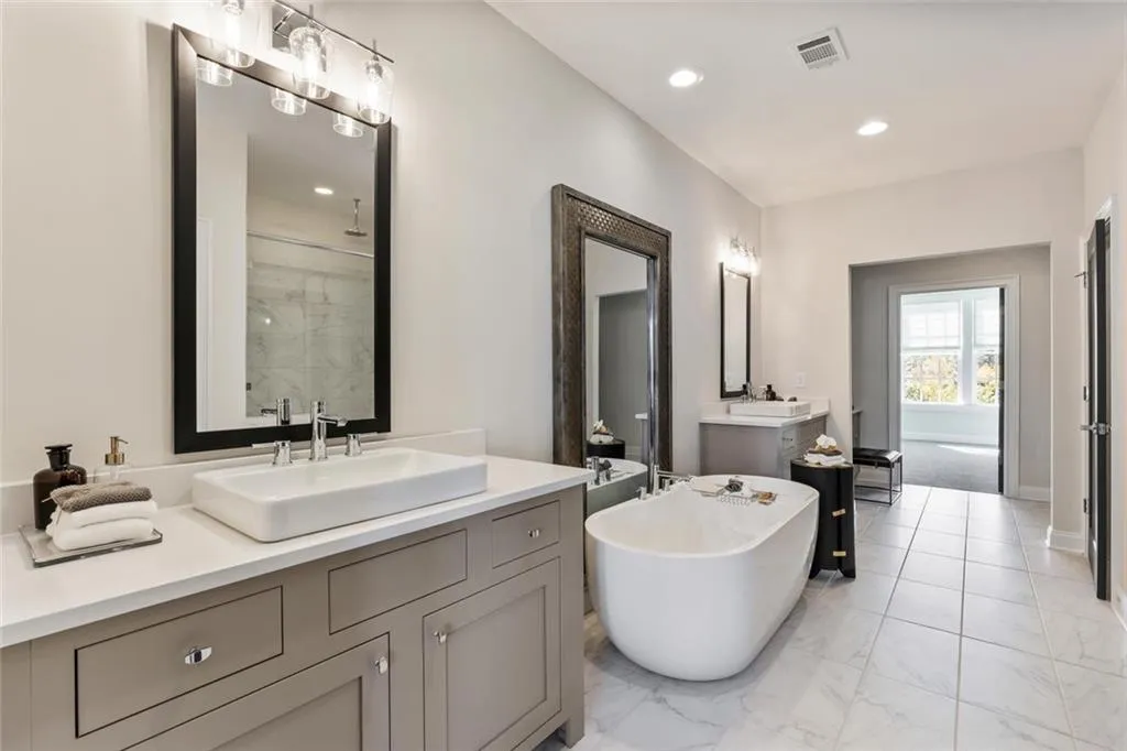 6611 Aria Boulevard Unit 122, Sandy Springs, Georgia 30328, 3 Bedrooms Bedrooms, ,4 BathroomsBathrooms,Residential,Sold,6611 Aria Boulevard Unit 122,6710580