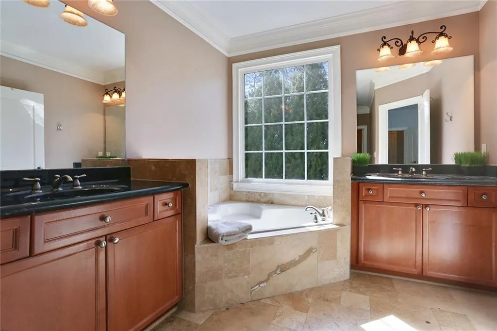 921 Persimmon Point Unit 921, Atlanta, Georgia 30328, 3 Bedrooms Bedrooms, ,3 BathroomsBathrooms,Residential,Sold,921 Persimmon Point Unit 921,5666214