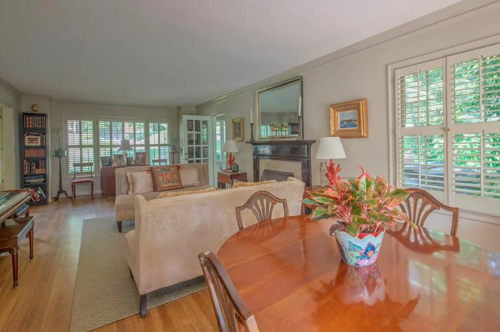 2052 Brookview Drive Nw, Atlanta, Georgia 30318, 3 Bedrooms Bedrooms, ,3 BathroomsBathrooms,Residential,Sold,2052 Brookview Drive Nw,5549716
