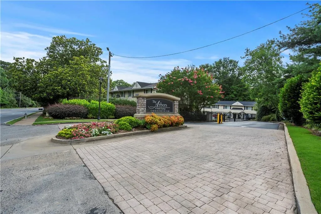 6940 Roswell Road Unit 10f, Atlanta, Georgia 30328, 2 Bedrooms Bedrooms, ,1 BathroomBathrooms,Residential,Sold,6940 Roswell Road Unit 10f,6912702