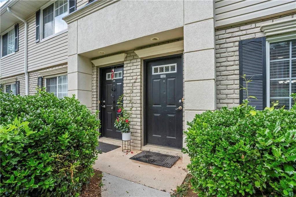 6940 Roswell Road Unit 10f, Atlanta, Georgia 30328, 2 Bedrooms Bedrooms, ,1 BathroomBathrooms,Residential,Sold,6940 Roswell Road Unit 10f,6912702