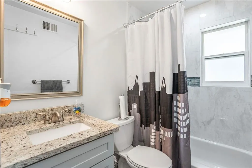 6940 Roswell Road Unit 10f, Atlanta, Georgia 30328, 2 Bedrooms Bedrooms, ,1 BathroomBathrooms,Residential,Sold,6940 Roswell Road Unit 10f,6912702