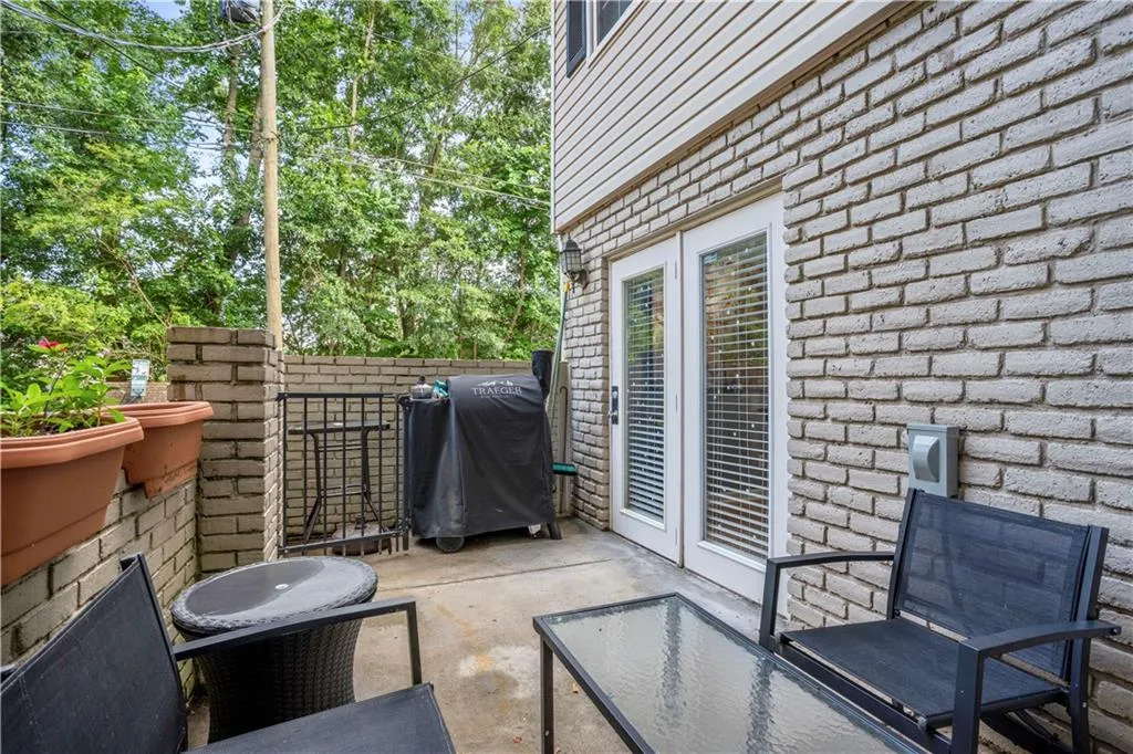 6940 Roswell Road Unit 10f, Atlanta, Georgia 30328, 2 Bedrooms Bedrooms, ,1 BathroomBathrooms,Residential,Sold,6940 Roswell Road Unit 10f,6912702