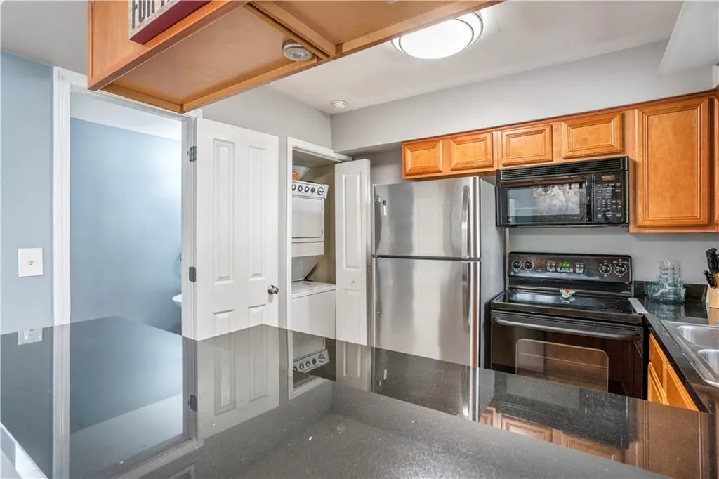 6940 Roswell Road Unit 10f, Atlanta, Georgia 30328, 2 Bedrooms Bedrooms, ,1 BathroomBathrooms,Residential,Sold,6940 Roswell Road Unit 10f,6912702