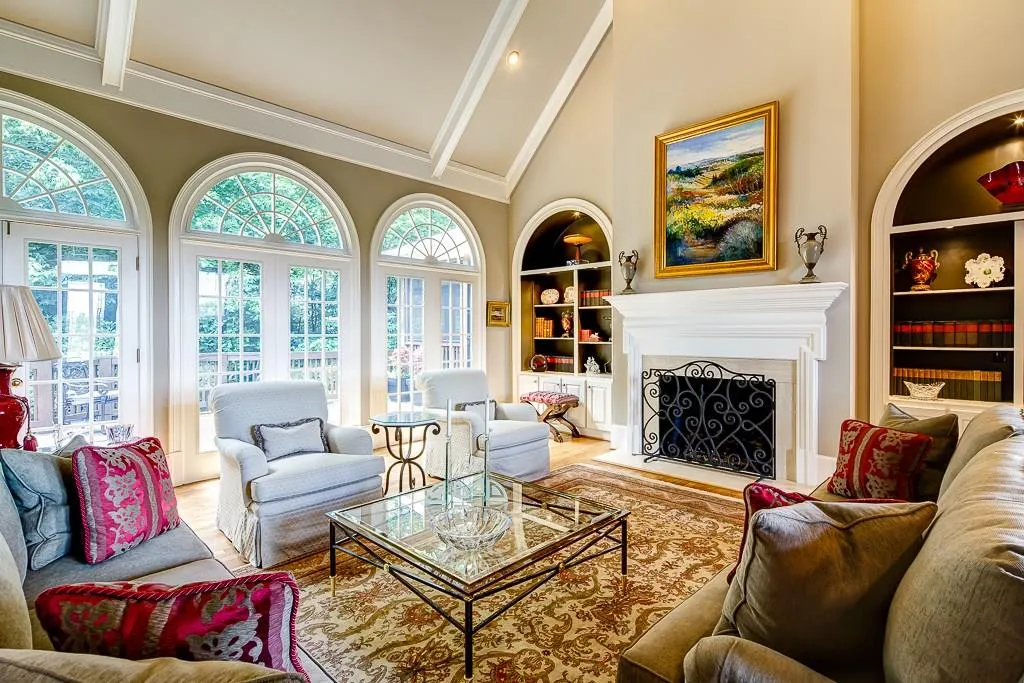 1640 Misty Oaks Drive, Atlanta, Georgia 30350, 6 Bedrooms Bedrooms, ,6 BathroomsBathrooms,Residential,Sold,1640 Misty Oaks Drive,5742526